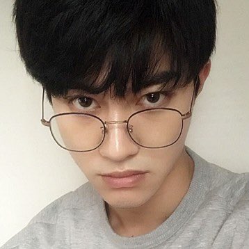 #트친소 #쩜오디트친소 
내 장점이 뭔지 알아 바벨 화장 내 거란 거야