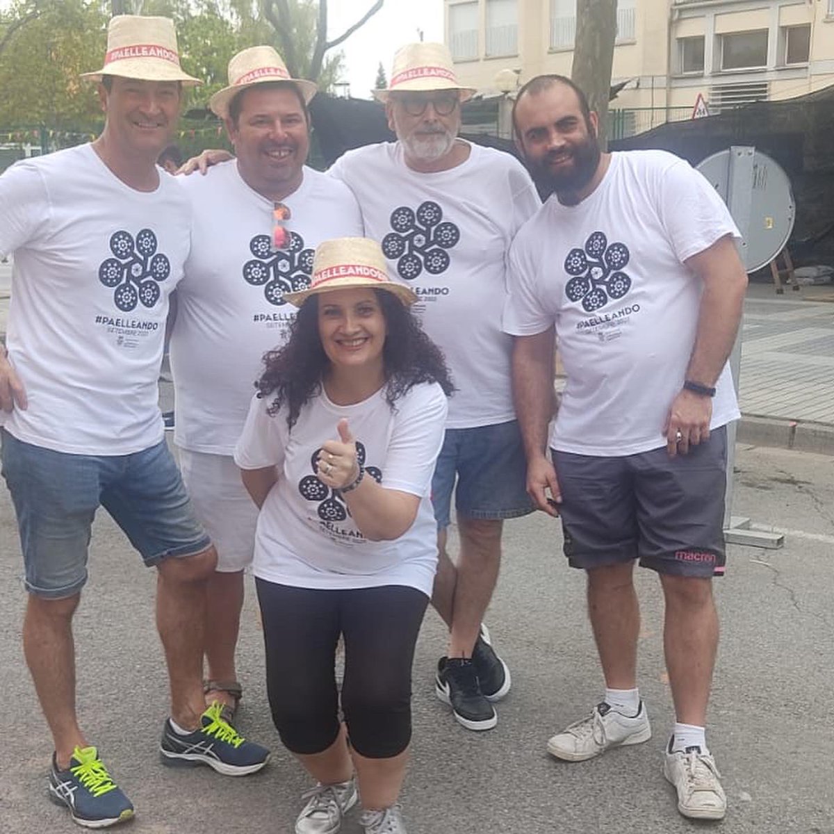 Ahir ho vam passar en gran i vam gaudir junts de les paelles de la nostra localitat. 🥘 

💛 El monte sempre present!