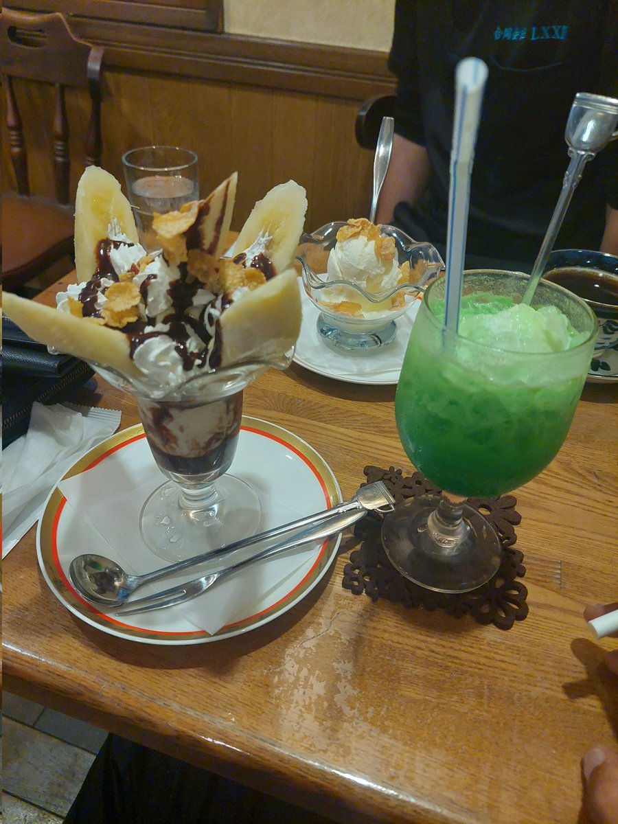 LXXII7272's tweet photo. 現在、神奈川県を拠点にしているLXXIIです！

疲れた時こそ甘いもの🍨
至福のひととき…🍹

随時ドライバー募集しております！🙇
詳細はHPまたはDMにてお待ちしております。🙇

#思いを積み込み笑顔をお届けします　#お客様からありがとうと言われる仕事　#軽貨物　#運送業　#lxxii #甘いもの #至福 https://t.co/oU4ruIi0t7