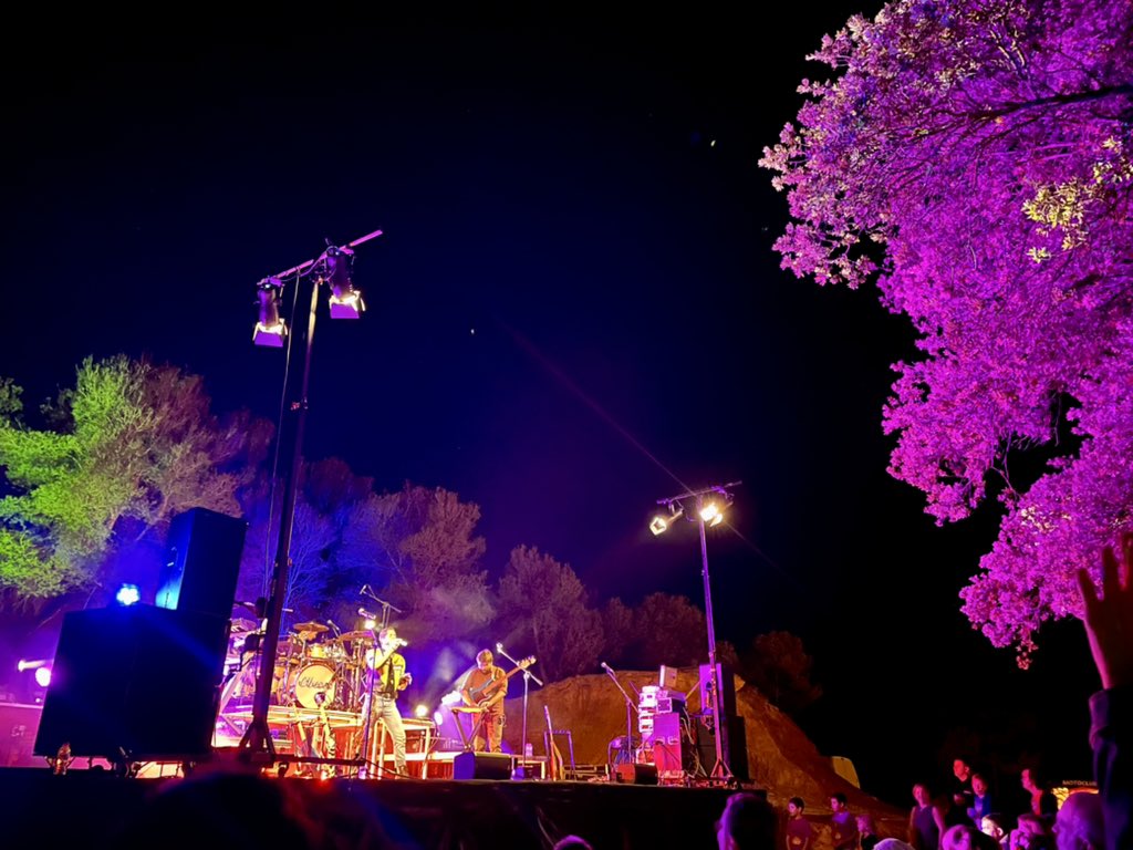 laiamuse's tweet photo. Ahir cita esperada a l’Alzina del #masquerol de #fonollosa per celebrar els concerts aplaçats de les @Vesprades1 Gràcies @Obeses per l’espectacle 🤘🤘🤘 https://t.co/G8RYAFakuE