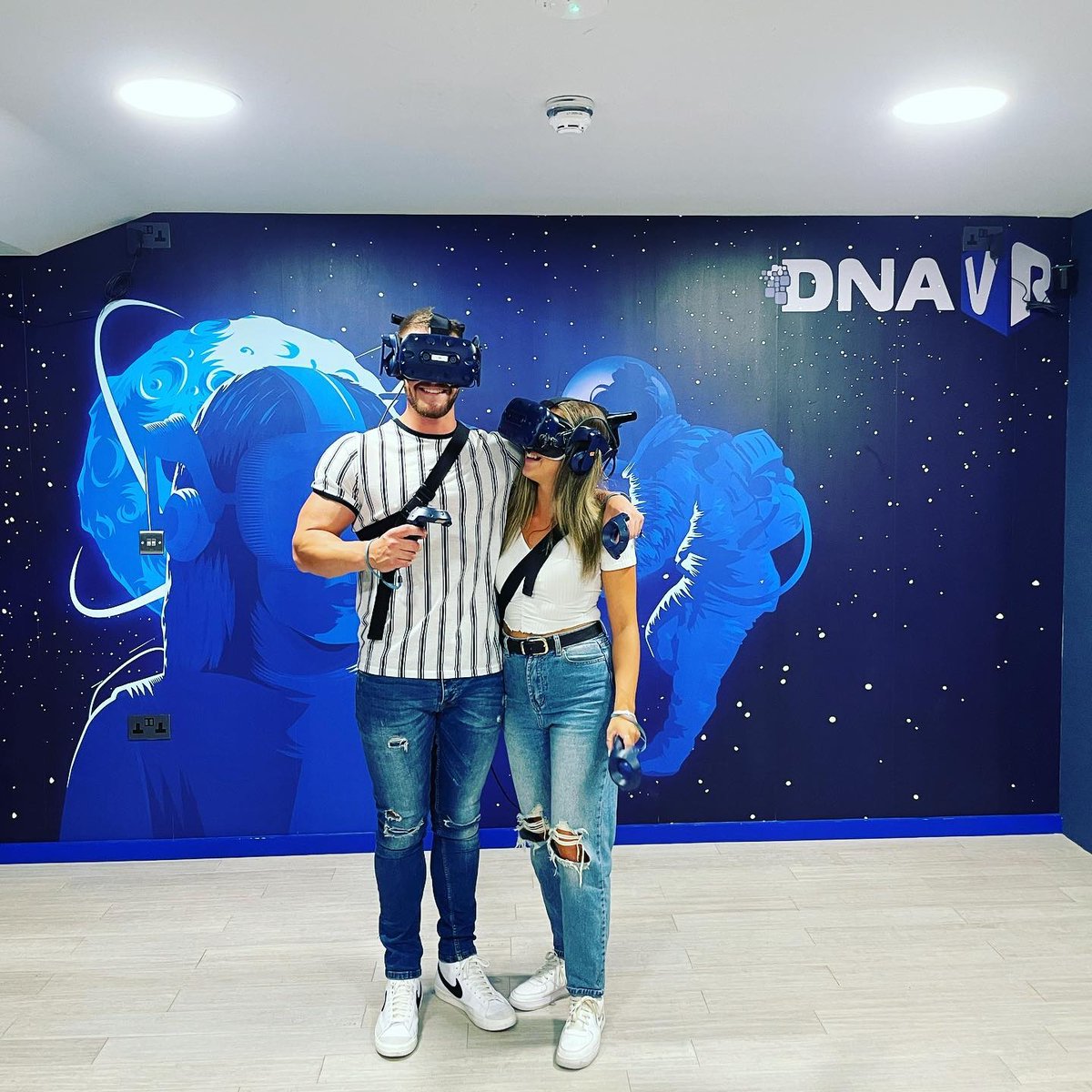 Time to put your teamwork to the test! See if you can race to an island, solve puzzles in an ancient temple and break the curse before losing your human forms forever in our popular VR escape room, Pirates Plague 🏴‍☠️⚓️⛵️