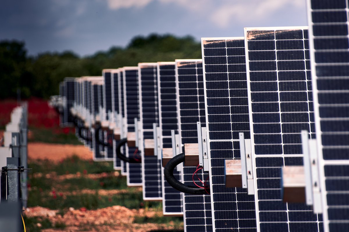 CastanonAlvarez's tweet photo. @UNEFotovoltaica #photovoltaica2022
Comenzamos presentando la planta Revilla-Vallejera (2) https://t.co/Z5gvcKApd2