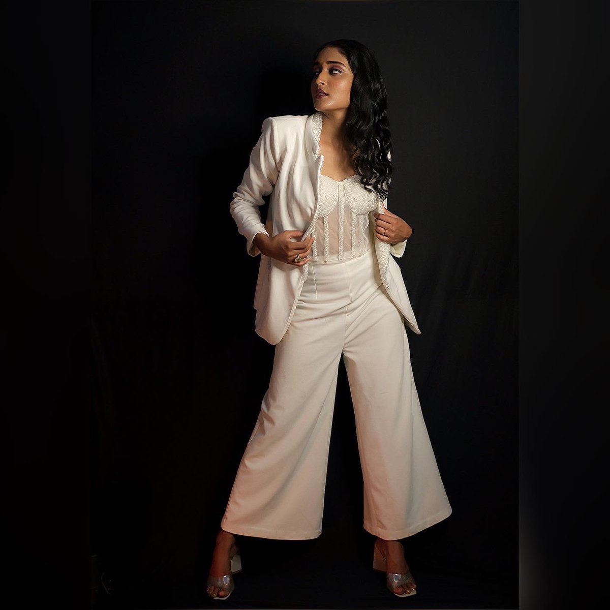 SmrithiSrikanth's tweet photo. When in white. https://t.co/byygoycdUc