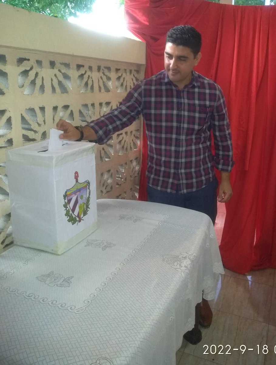 CubacooperaTl's tweet photo. Lic.José Ernesto Díaz Pérez, Encargado Negocios  @embacubatimor1 Ejerce su derecho al voto por el Referéndum desde el exterior #CódigoDeLaFamilia 🇨🇺 
En defensa de una sociedad más justa,basada en la igualdad.
 #CubaCoopera
@DiazCanelB
@NaslyYoa 
@RodrguezPedroR3 https://t.co/IZuk6sLg1S