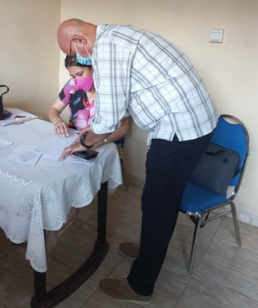 CubacooperaTl's tweet photo. Dr. Juan Carlos Chávez Godoy,Jefe #BMCTimorLeste Ejerce su derecho al voto por el Referéndum desde el exterior #CódigoDeLaFamilia 🇨🇺 ✖️el amor,la protección,la seguridad.
 #CubaCoopera
@DiazCanelB
@NaslyYoa 
@RodrguezPedroR3 https://t.co/bBh83Ipy1A