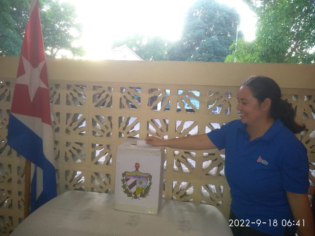 CubacooperaTl's tweet photo. Dra. Daiana Peña López, Funcionaria @embacubatimor1 Ejerce su derecho al voto por el Referéndum desde el exterior #CódigoDeLaFamilia 🇨🇺 
En defensa del célula básica de la sociedad cubana.
 #CubaCoopera
@DiazCanelB
@NaslyYoa 
@RodrguezPedroR3 https://t.co/HqpzSNWPLP