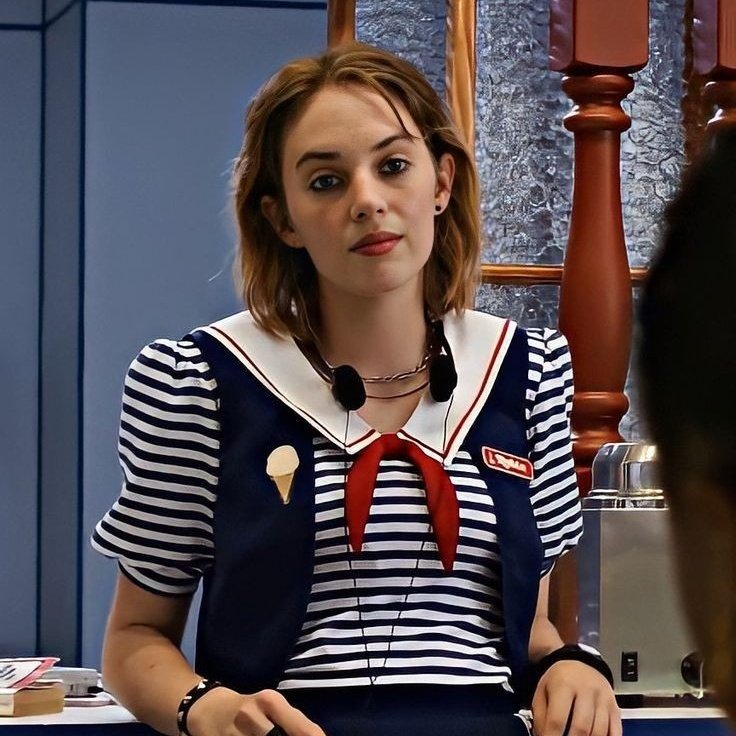 granatoshell's tweet photo. maya hawke in with headphones on screen gotta be favorite genders https://t.co/bl3Pz011QR