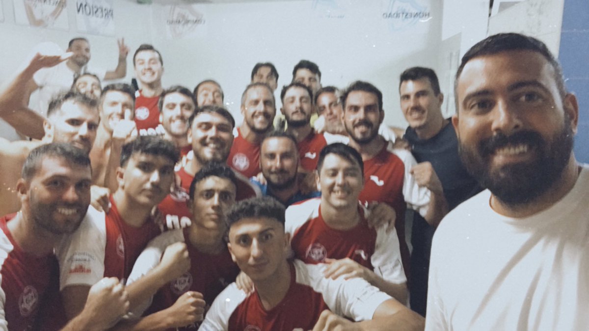 RomeralSenior's tweet photo. Iniciamos la Liga con victoria, una gran 2ª parte del equipo nos hace quedarnos con los 3 primeros puntos. ¡A SEGUIR! 

¡VAMOS ROMERAL!💯🍍
#TodoAlRojo🔴 https://t.co/zsh6h41zPM