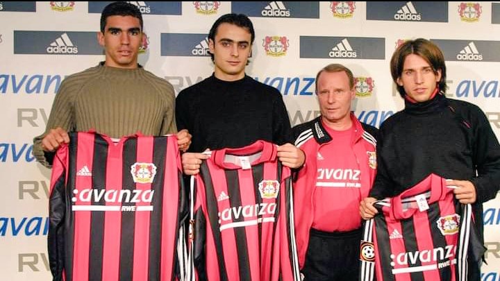 RyRc40's tweet photo. Berti Vogts y tres refuerzos del Bayer Leverkusen en Enero de 2001: Lúcio, Berbatov y Placente. https://t.co/64uaqD8rK2