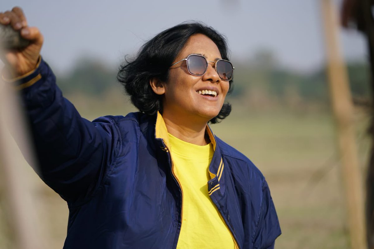 Filmmaker #RatnaaSinha deserves a round of applause for her film #MiddleClassLove that revolves around love &amp; ambition in the current times. She does a fantastic job of extracting great performances out of new talents <a href="/pritkamani/">Prit Kamani</a> @kavyathapar20 <a href="/eishasingh/">eishasingh</a>.
<a href="/BenarasM/">Benaras</a>