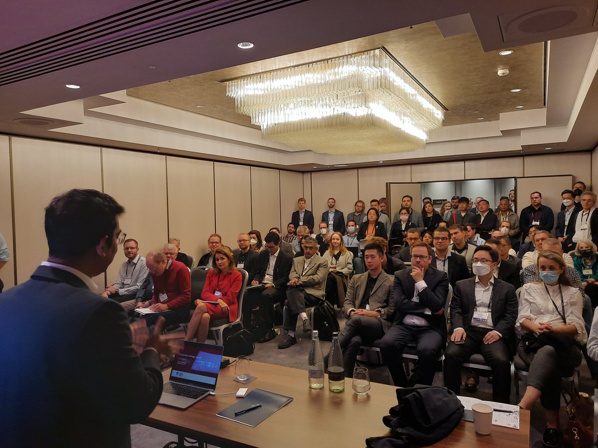 A packed room at the <a href="/Strategic_Mgmt/">Strategic Management Society</a> conference discussing the role of #AI for Corporate Strategy (research). Overall sentiment: the fundamental questions remain, our answers may be different/better, and there are novel pitfalls ⚠️