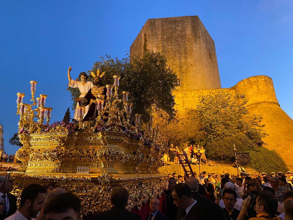 ccyttveracruz's tweet photo. Seguimos soñando con la noche que nos brindaron ayer tras nuestra querida Hermandad del @HuertoSanlucar y acompañando al Señor de la Cava. https://t.co/mhKSCod9sY