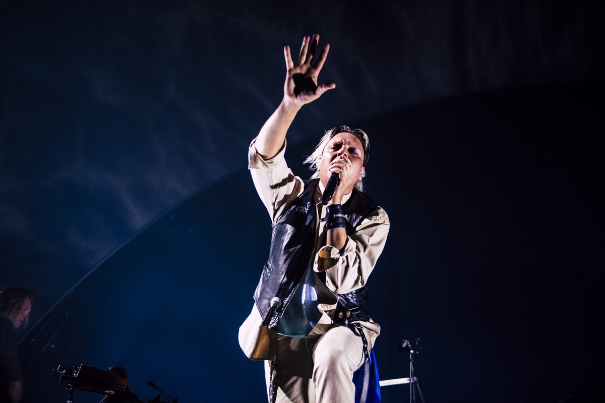 RadioFrecciaOf's tweet photo. Ieri sera a Milano gli Arcade Fire hanno messo in piedi uno show pazzesco per l'unica data italiana del #TheWETour

📸Nella gallery gli scatti di Elena Di Vincenzo per #Radiofreccia #arcadefire @arcadefire @indipendente @MissElenaDV https://t.co/hGzjFyj0wZ