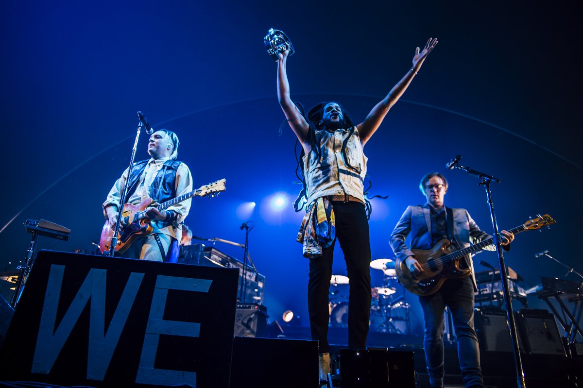 RadioFrecciaOf's tweet photo. Ieri sera a Milano gli Arcade Fire hanno messo in piedi uno show pazzesco per l'unica data italiana del #TheWETour

📸Nella gallery gli scatti di Elena Di Vincenzo per #Radiofreccia #arcadefire @arcadefire @indipendente @MissElenaDV https://t.co/hGzjFyj0wZ
