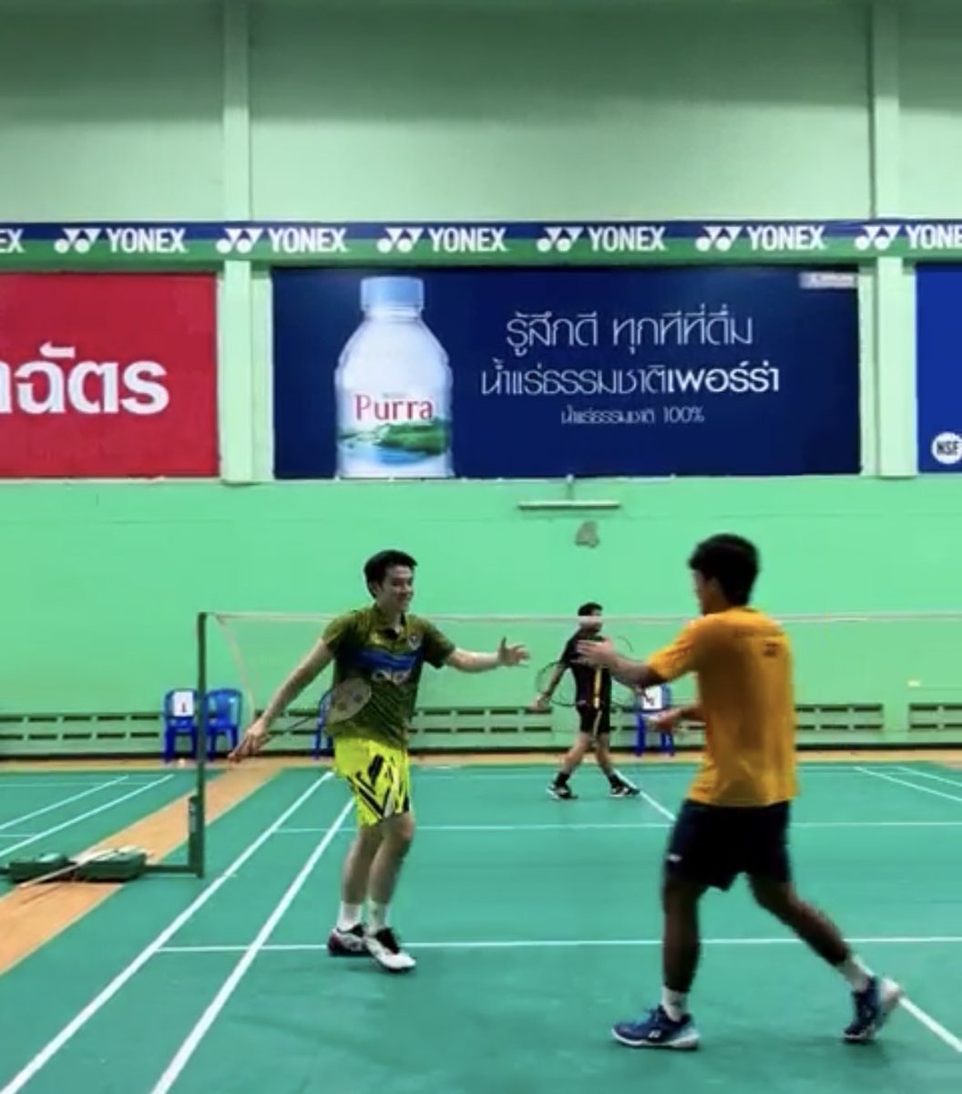 Artitaya_C's tweet photo. แอดมิน bwf บุกบ้านทองหยอด เลยได้เห็นการซ้อมของน้องเมย์ น้องหมิว น้องวิวด้วย👏❤️🇹🇭 #แบดมินตัน #Badminton #Kunlavut #Ratchanok https://t.co/i0L7auCJn5