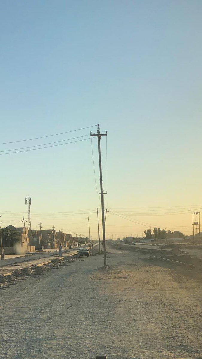 اغرب عمود كهرباء في العالم يوجد في مدينة تكريت. ههههههه. لاحول ولاقوة الا بالله