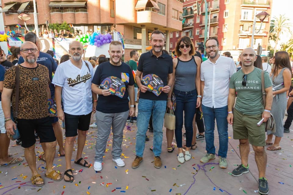 pspvalicante's tweet photo. ❤🧡💛💚💙💜
Los compañeros y compañeras de la Comisión Ejecutiva Provincial: @JAVIERScotto, @AnaMarGuardamar, @MarianoValeraP y @MaciaMateu estuvieron acompañando a la manifestación del #OrgulloElche ayer por la tarde
#ElcheOrgullosaATodoColor https://t.co/H5xSRHC6YV
