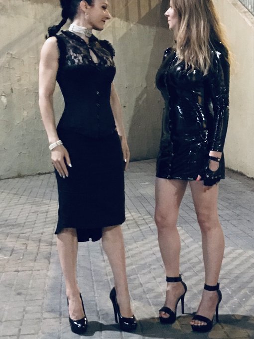 RIGHT BEFORE THE PARTY
With my friend @LadyMargoUK on the way to Le Fou Royal Fetish Event @SuspiriaG