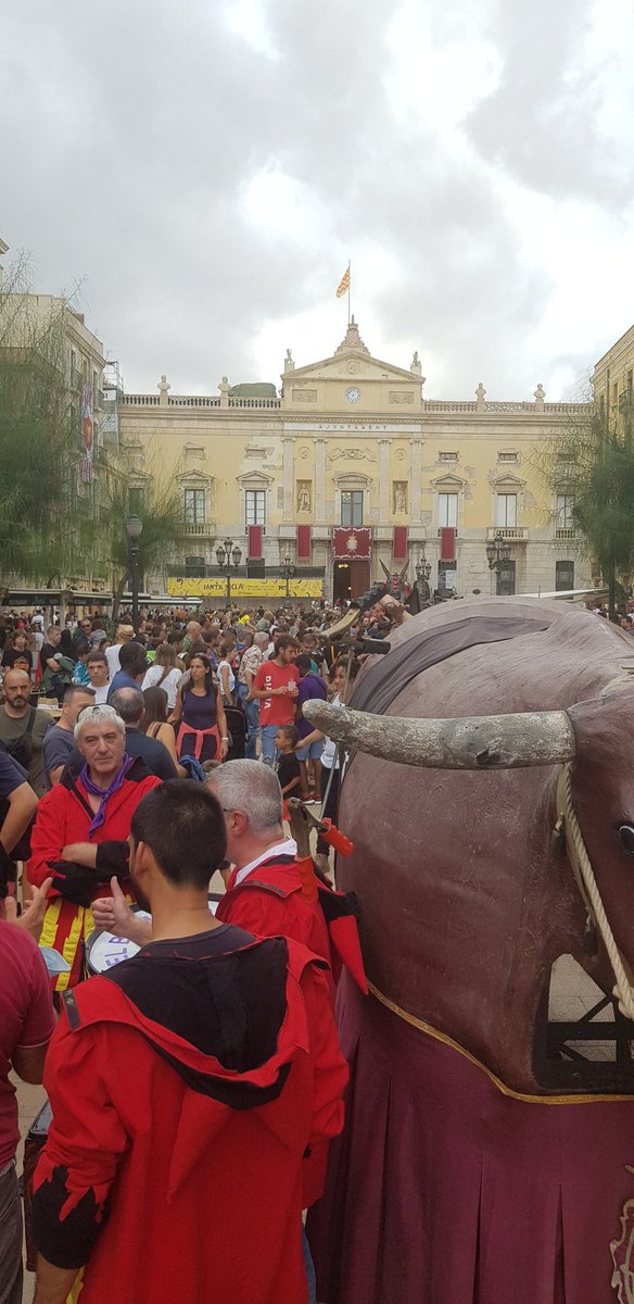 tonibombonsito's tweet photo. Els elements festius més representatius de les festes majors del país es van trobar ahir a Tarragona gràcies a la 38a Mostra de Folklore Viu.
Va ser brutal! Gracies. @esterrd
@hectordelaSA @JaumetGuasch @xgonzalez_64 @Mentxin @Joan_Adsera
#SantaTecla2022 #SantaTecla700 https://t.co/9xGmy2V8XZ