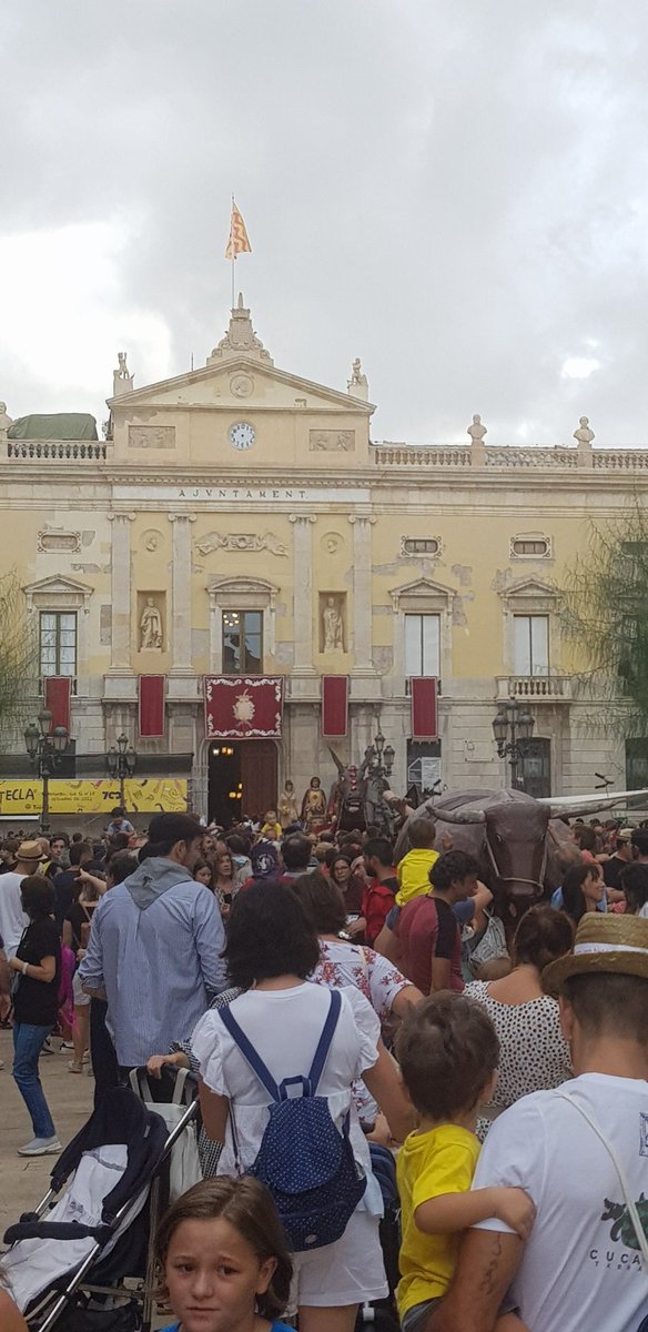 tonibombonsito's tweet photo. Els elements festius més representatius de les festes majors del país es van trobar ahir a Tarragona gràcies a la 38a Mostra de Folklore Viu.
Va ser brutal! Gracies. @esterrd
@hectordelaSA @JaumetGuasch @xgonzalez_64 @Mentxin @Joan_Adsera
#SantaTecla2022 #SantaTecla700 https://t.co/9xGmy2V8XZ