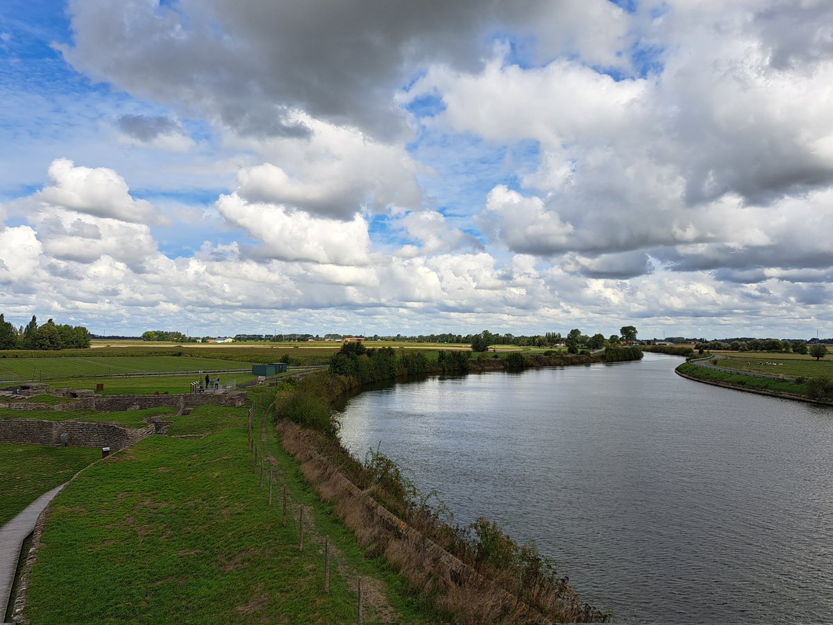 vdb_vicky's tweet photo. De dodengang en de Ijzer, Diksmuide. 12:30 . 15 graden. #vrtweer https://t.co/OgVFL4GdLG