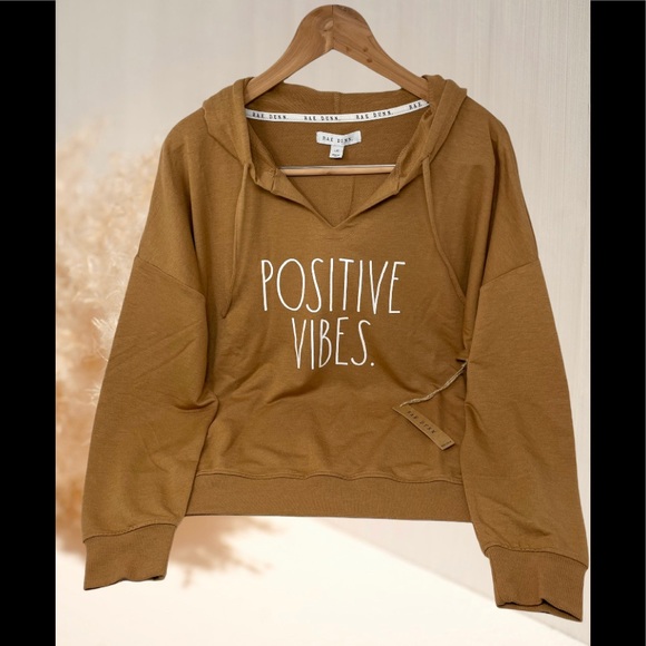 mrzmathis's tweet photo. So good I had to share! Check out all the items I'm loving on @Poshmarkapp #poshmark #fashion #style #shopmycloset #katespade #raedunn #victoriassecret: https://t.co/H0epAE7KOM https://t.co/Pv5c1B8Ne4