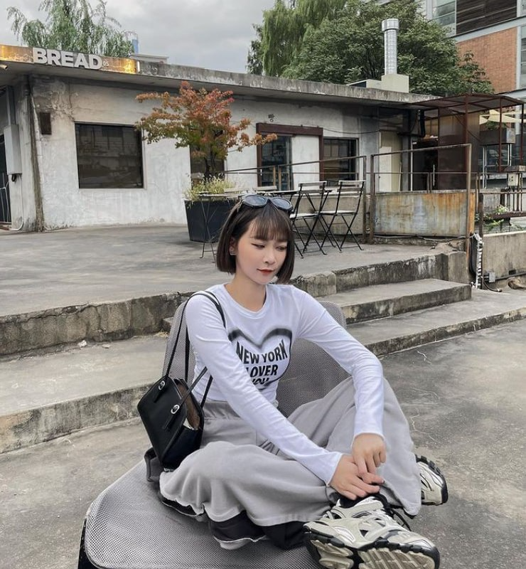 Ruby18038516's tweet image. Life never owes anyone deliberately, it casts a shadow on you, and it will surely cast sunlight not far away.