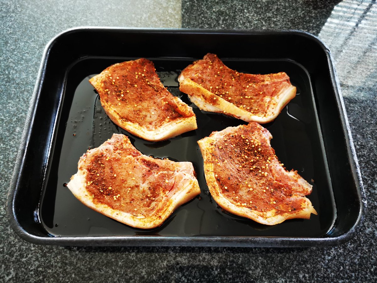 selfstyledking's tweet photo. Grilling pork chops for dinner. That one that made fun of my hair will eat cornflakes since she thinks she is smart 😁😂

#selfstyledking https://t.co/FDIudWHxA2