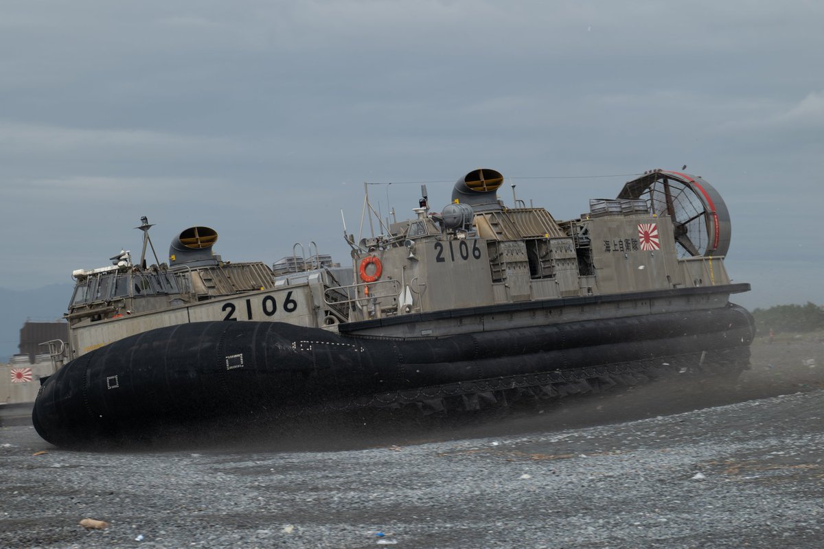 海上自衛隊 掃海隊群 第1輸送隊 第1エアクッション艇隊
エアクッション艇1号型
LCAC-2105 エアクッション艇5号
LCAC-2106 エアクッション艇6号