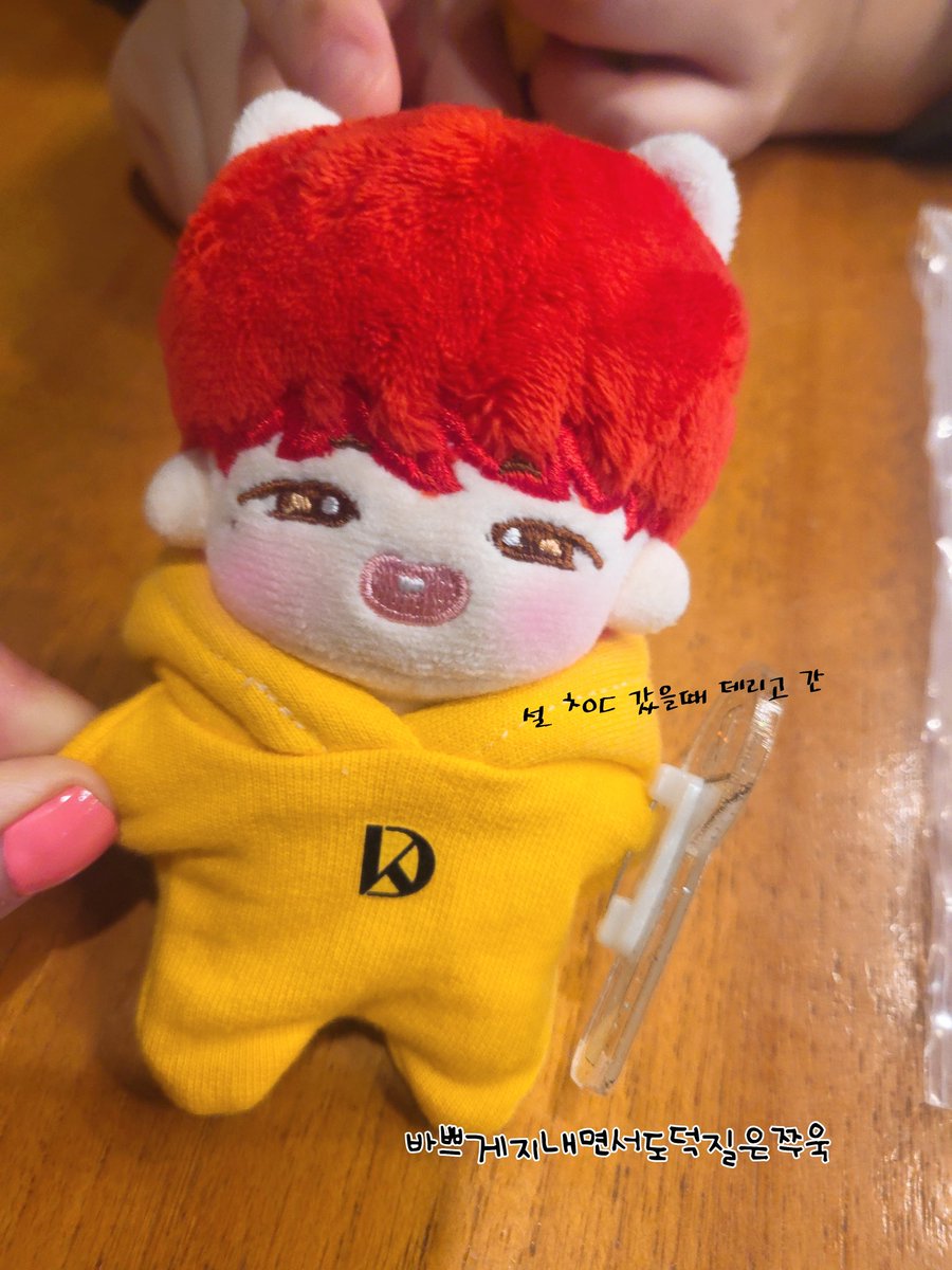 본업은 잠시 접어두고 갠적으로 혈육과
조그만한공바아앙을 차려서 조오큼씩 만들어 보고 판매도 하느라 바쁘지만 
덕질은 쉼 없이
단지 사진을 못 올리는ㅠㅠ

다들 잘 계시죵?❤️