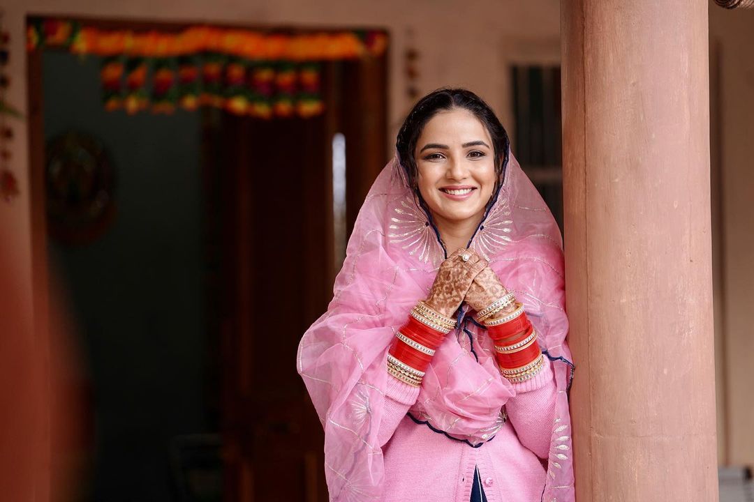 Officialok333's tweet photo. Haaye, kinni sonni lagg rahi hai humari #JasminBhasin 🌸 https://t.co/8WMEKemG67