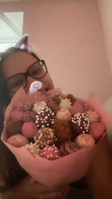 That girl has her birthday in 3 days🥳🥳🥳❤️💋 don&rsquo;t forget to subscribe to see my stories from that special<a href="/tag/mvsales"class="tags"><span>#mvsales</span></a>