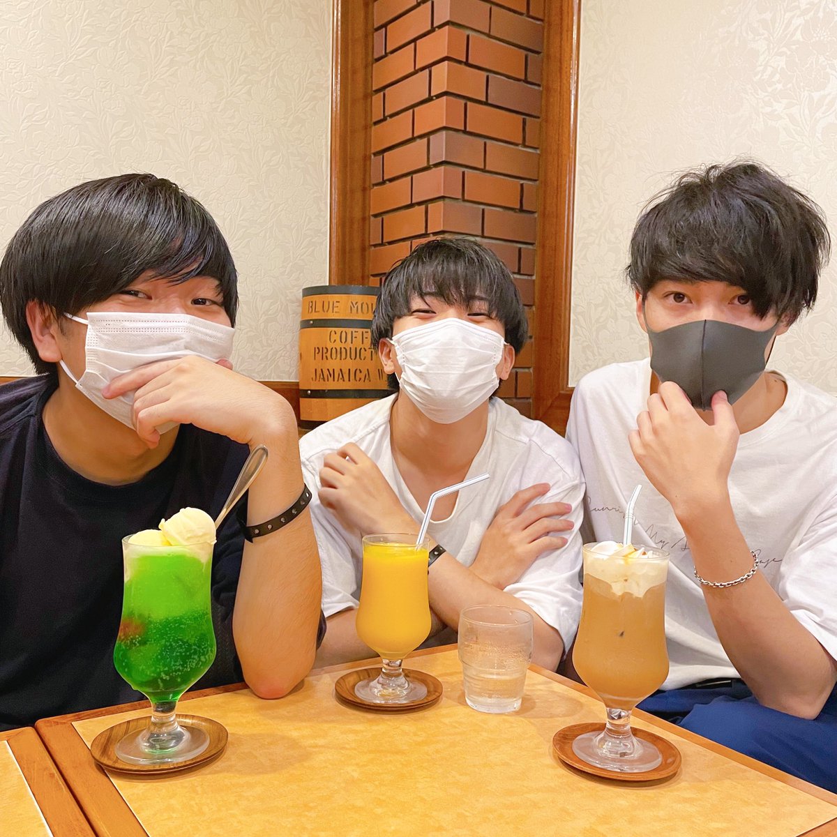 HelloHello_Band's tweet photo. 2022.9.18(日) at.下北沢13会場

『TOKYO CALLING 2022』

Thank you.

#Hello_Hello_Nara https://t.co/qNOEqhvowp