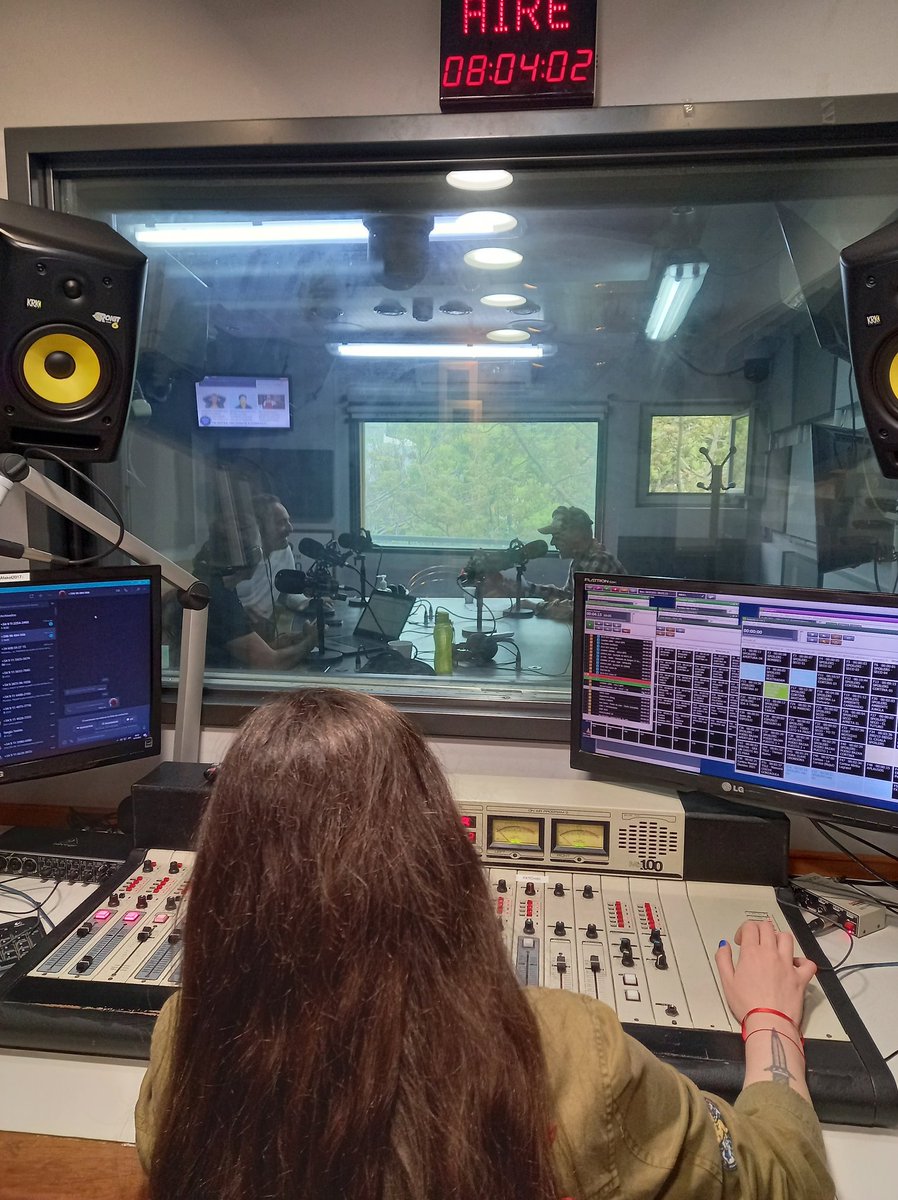 Spoilers899's tweet photo. #AIREEEE
Buen domingo!🧉🎙
Te acompañamos hasta las 🕙
📻 @radioconvos899
Con @danimalna @MThieberger
@eze_navarro
@julibondi
@diaz_evangelina
Atentos, atentas que hoy se pueden ir al teatro👏 https://t.co/vF4T9SgHPc