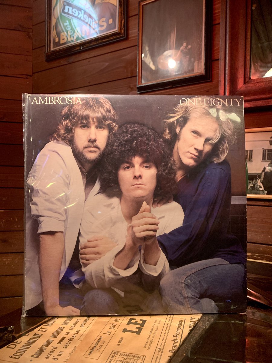 harah_s's tweet photo. 本日はアメリカ、ロサンゼルスのAORバンド
AMBROSIA （アンブロージア）。
日本ではあまり聞いたことがない方も多いかもしれません。しかしアメリカでは実力派人気バンドなのですね。70年代から現在まで活動しているそうです。他のアルバムも聴いてみたいですね。
では本日もhave a great time!! https://t.co/K5Xo6fOGqs