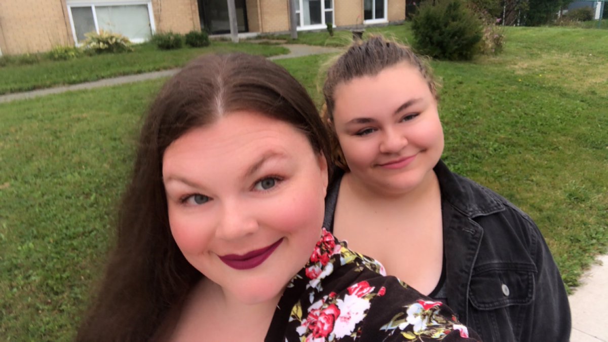 38 year old mom of one, former gov employee. I give to charity and volunteer for my daughters sports teams. I Lost my job working from home and am currently on EI because of Trudeaus mandates! According to him I’m an extremist who needs to be dealt with. #TrudeauMustGo