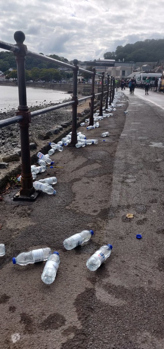 Andrew9Boswell's tweet photo. On holiday in the #Mumbles and came across a 10K run today at seafront

Genuinely interested sport I'm not familiar with, but fairly appalled that runners just chuck plastic water bottles⬇️

Surely there is better way to quench thirst and sweat in a time of environmental crisis? https://t.co/rJQu8vhyBK