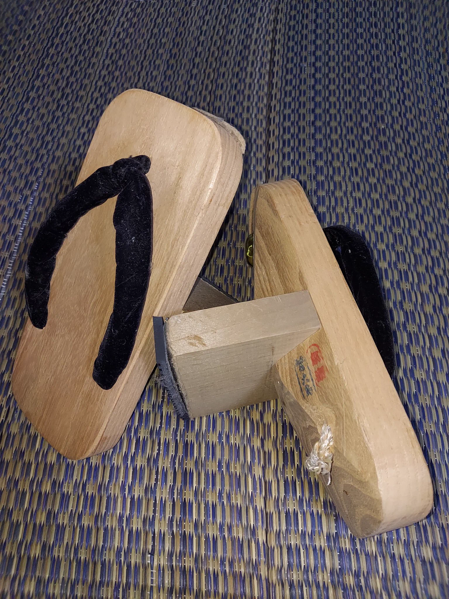 @shibuyatsukimi 男もただの下駄じゃなく一本歯下駄を履かねば 