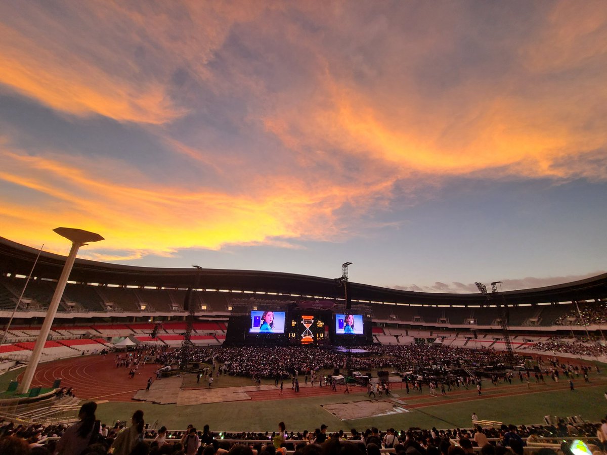 fk5555's tweet photo. Orange sky
Orange hour

#The_Golden_Hour_Day2 https://t.co/rRjfqmFcRq