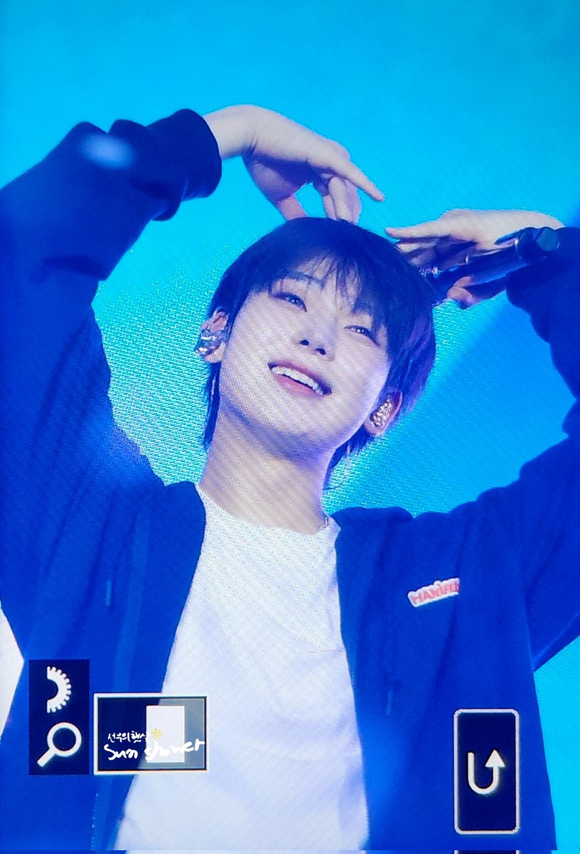 sunshower624's tweet photo. 220918 MANIFESTO in Seoul 막콘
 #SUNOO #엔하이픈 #선우 #ENHYPEN https://t.co/XWE1TsVDYt