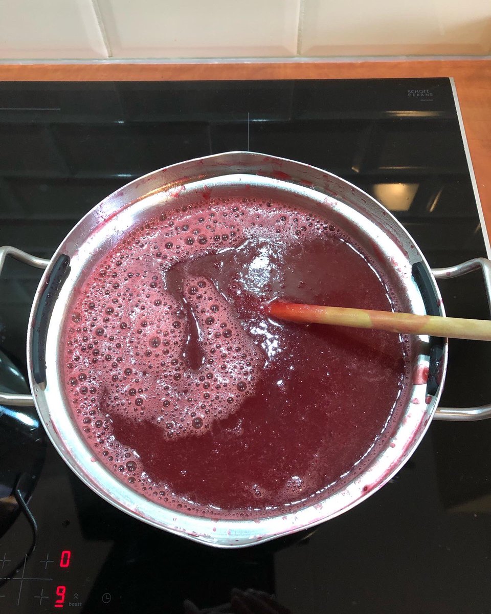 PascalBoorsma's tweet photo. Wintervoorraad vitaminen weer klaar.👌🏻 #cranberries https://t.co/xdwjfJ6Aip
