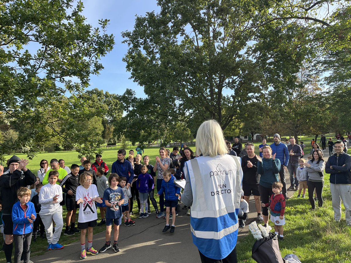 phangerjparkrun's tweet image. What a morning! We had 91 runners with 26 PBs, including a girls’ U11 record by Violet of 7:14! 🥳🥳
And RD Karen kindly baked yummy cakes to celebrate David’s upcoming 400th volunteer stint. 😋😋
NB: THERE IS NO RUN NEXT WEEK! (Due to the brill @EalingHalf using our course)