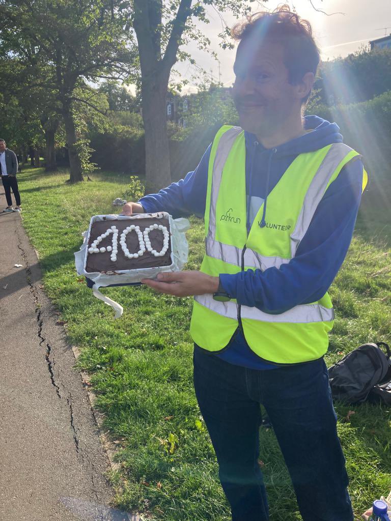 phangerjparkrun's tweet image. What a morning! We had 91 runners with 26 PBs, including a girls’ U11 record by Violet of 7:14! 🥳🥳
And RD Karen kindly baked yummy cakes to celebrate David’s upcoming 400th volunteer stint. 😋😋
NB: THERE IS NO RUN NEXT WEEK! (Due to the brill @EalingHalf using our course)
