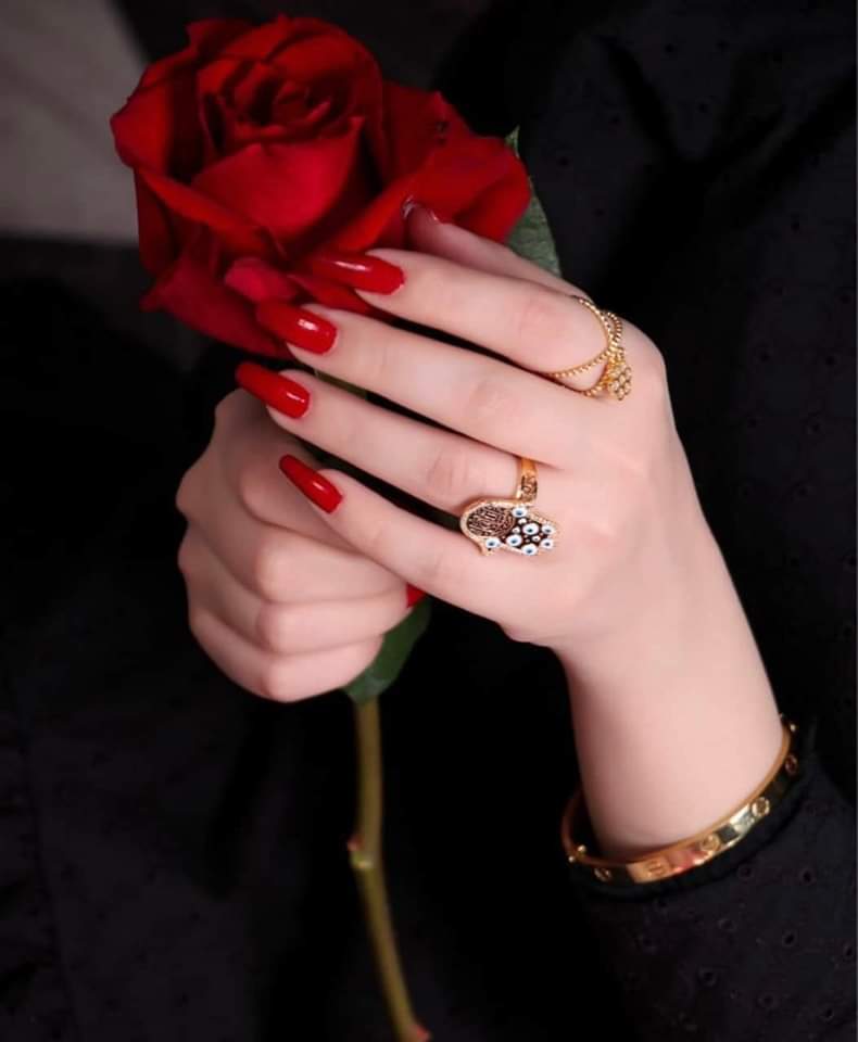 وَحدها الحنيّـة تجعَـل مِـنَ القَلـب بُستـان 💚🍃