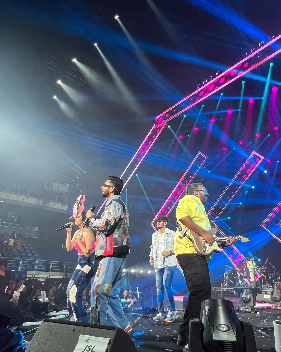 PradhaaEasvari's tweet photo. This is where I ended myself on a Saturday night, all because my 19-year-old son and I share the same interest and passion! #anirudhconcert #OnceUponATimeTour #Anirudh #17September2022 https://t.co/ss4OOmtxAs