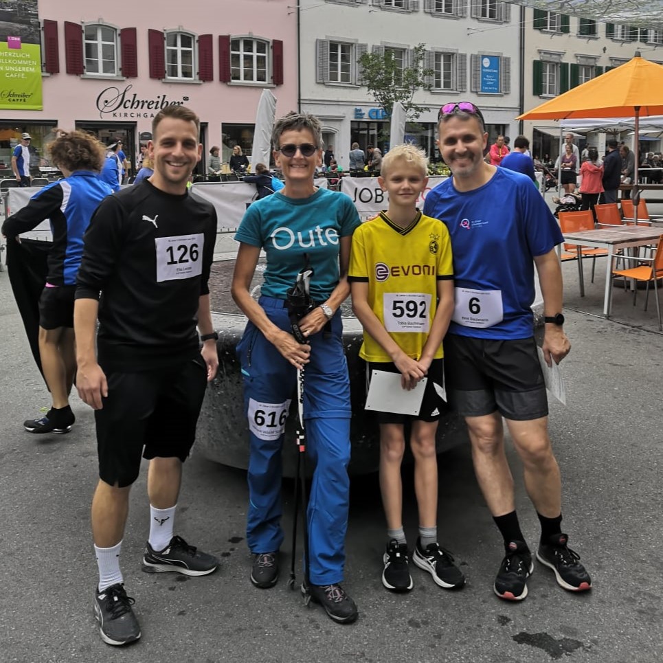 EVP_SO's tweet photo. Gestern nahm wieder mit vollem Einsatz und Muskelkatergarantie eine Delegation der EVP Kanton Solothurn am Oltner 2-Stundenlauf teil und sammelten so Geld für gemeinnützige Projekte. Vielen Dank für euren Einsatz und gute Erholung! https://t.co/yxwiX89D4R