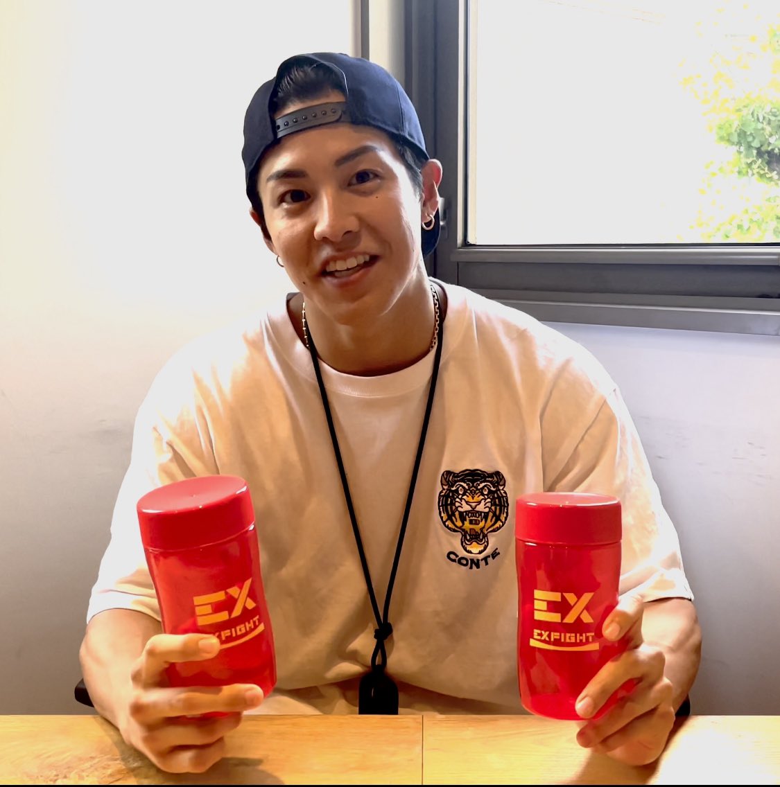 EXFIGHT_LDH's tweet photo. THE RAMPAGE RIKU
プロデュースのEXFIGHTシェイカーの発売に合わせてお得な特別セットを販売中💡まだ在庫ございます(^^)
👇
https://t.co/wQY8HSkhUM

#THERAMPAGE #RIKU 
#EXSUPPLI #EXPROTEIN
#EXSMOOTHIE #EXシリーズ
#ldhmartialarts #ENERGYPROJECT
#BURNER #BODYMAKE #SMOOTHIE https://t.co/4ZYOG1GZJF