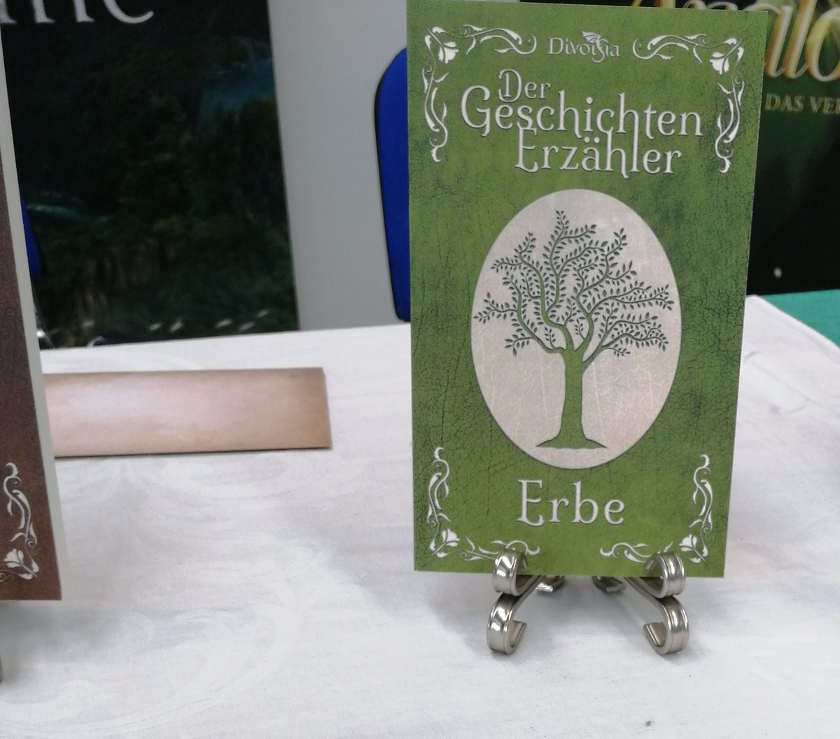 Divoisia's tweet photo. Wer an unserem Stand auf der #BuchBerlin ein Buch kauft, erhält einen Brief aus Divoisia gratis dazu. https://t.co/D3Qmox0QtU