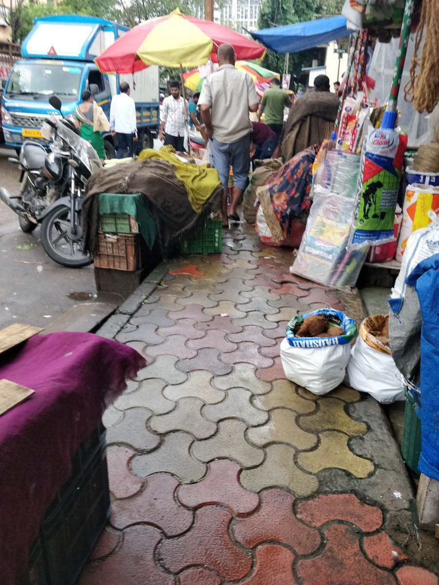 citizen1819's tweet photo. .@mybmcWardS you have already given the footpath to the hawkers and shopkeepers.Atleast stop them from encroaching the road.@mybmc
@myBESTBus @MumbaiPolice kindly look into the illegal parking of bus and autos on the road causing traffic
Location - Station road, Kanjur Marg West https://t.co/MFG0IpSa6j