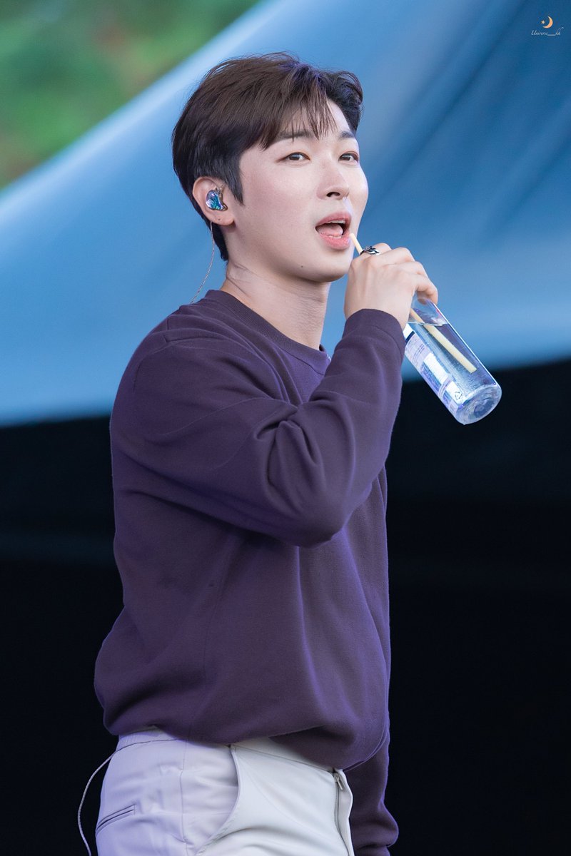 220917 리슨어게인 페스티벌 🎈 

#박강현

이름: 박강현
나이: 34세 (호적 나이 33세)
직업: 요정 🧚🏻‍♂️